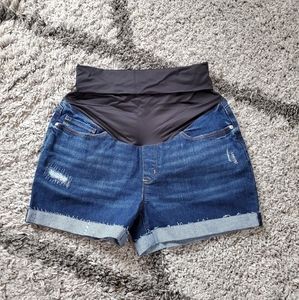 ⭐Last one⭐NWT LOFT Maternity Destructed Shorts